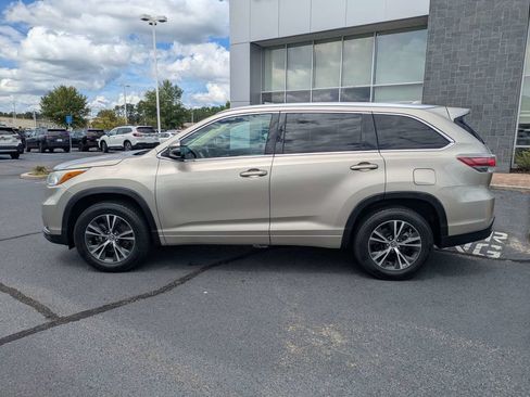 Used 2016 Toyota Highlander XLE FWD image 8
