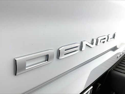 New 2026 GMC Sierra 2500 Denali w/ Denali Reserve Package image 17