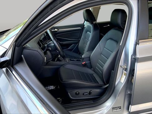 Used 2024 Volkswagen Jetta SE FWD image 8