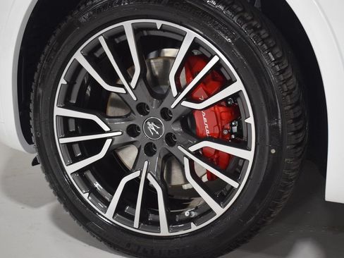 Certified 2024 Maserati Grecale GT AWD/4WD image 5