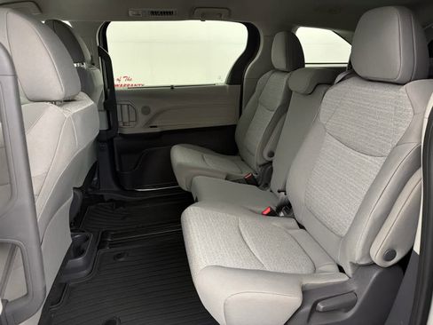 Used 2021 Toyota Sienna LE FWD image 16