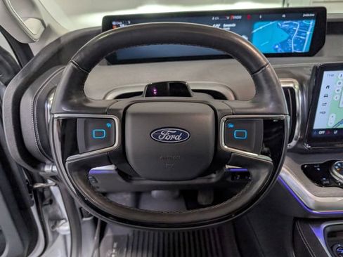Used 2025 Ford Expedition Platinum w/ Driver's Package AWD/4WD image 19