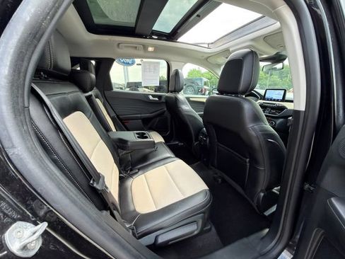 Used 2022 Ford Escape Titanium w/ Titanium Elite Package AWD/4WD image 10