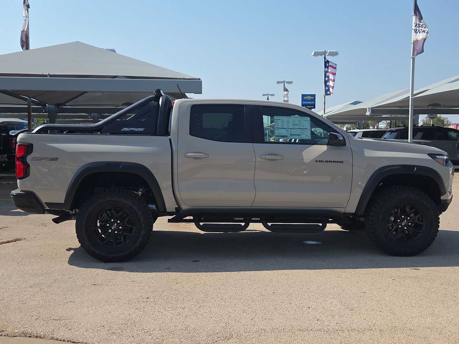 Used 2026 Chevrolet Colorado ZR2 w/ Midnight Edition AWD/4WD image 9