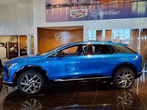 New 2026 Cadillac Optiq Luxury 1 image 2