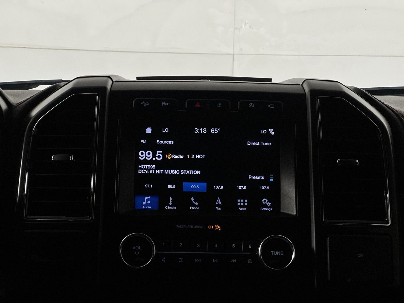 Used 2019 Ford Expedition Limited w/ Equipment Group 303A AWD/4WD image 18