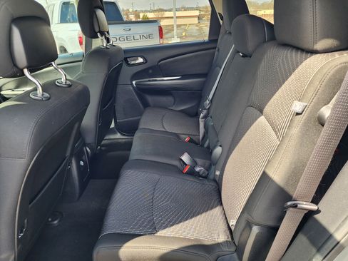 Used 2020 Dodge Journey SE w/ SE Popular Equipment Group image 16