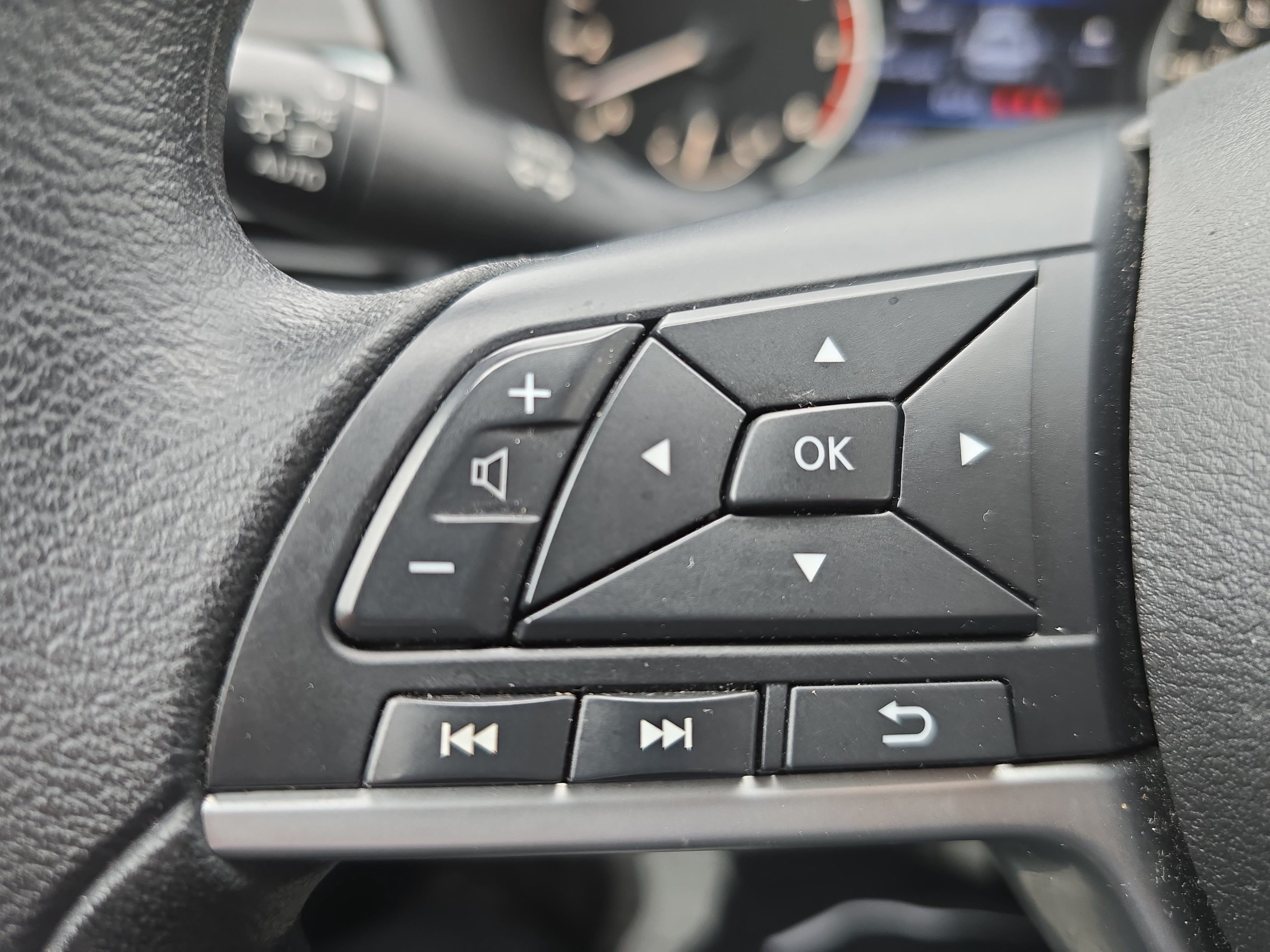 Used 2025 Nissan Altima 2.5 SV FWD image 16