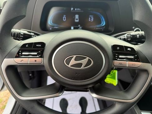 Used 2025 Hyundai Elantra SE image 14