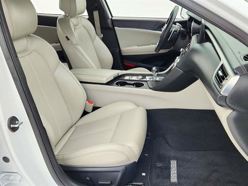 Used 2023 Genesis G70 2.0T AWD/4WD image 40