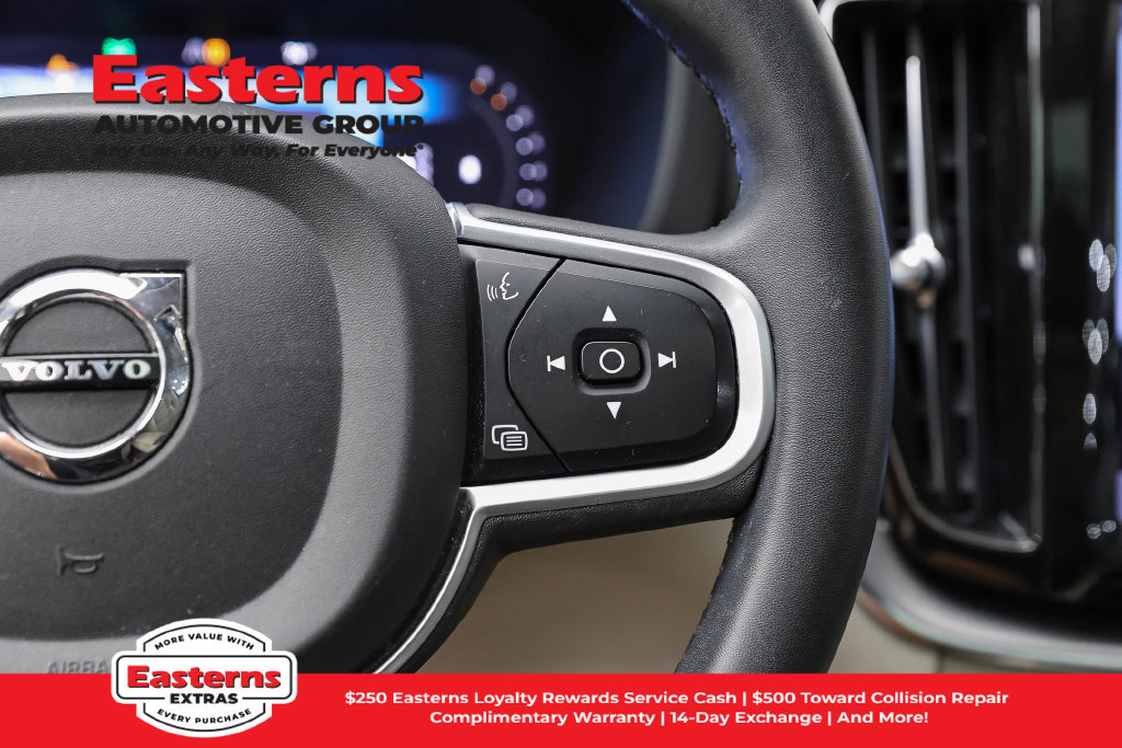 Used 2022 Volvo XC60 B5 Momentum AWD/4WD image 17