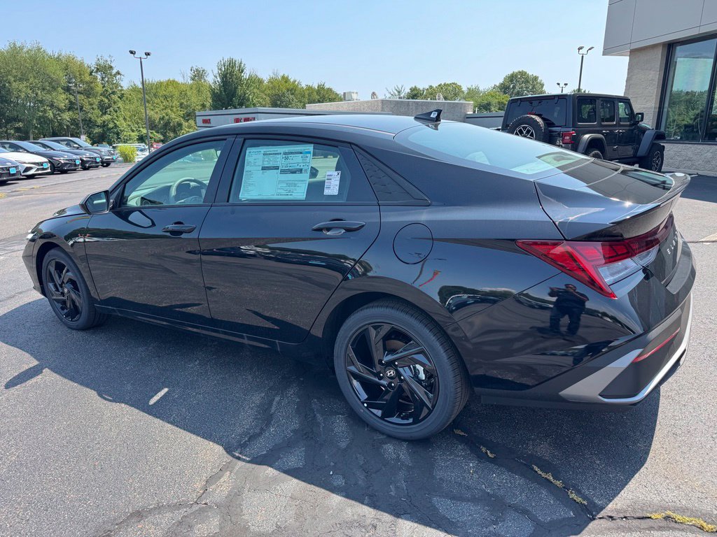 New 2026 Hyundai Elantra SEL FWD image 7