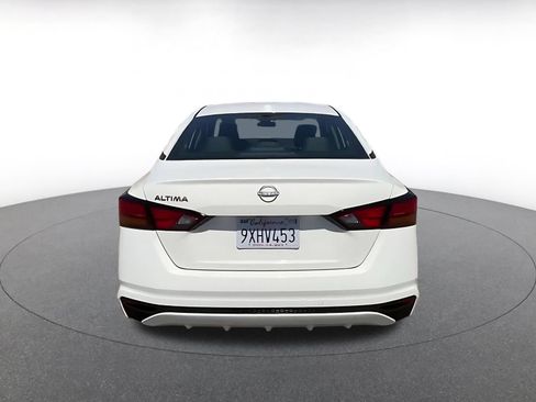 Used 2025 Nissan Altima 2.5 SV FWD image 12