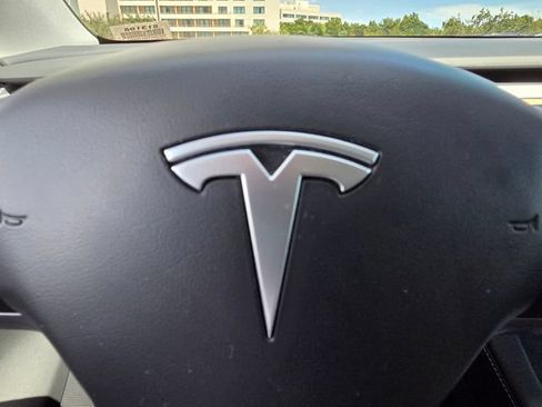 Used 2023 Tesla Model Y 2WD image 42