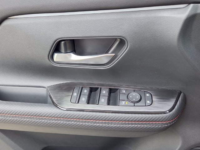 New 2027 Nissan Kicks SR w/ Cold Weather Package FWD image 29