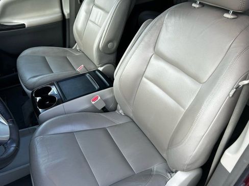 Used 2016 Toyota Sienna XLE Premium image 9