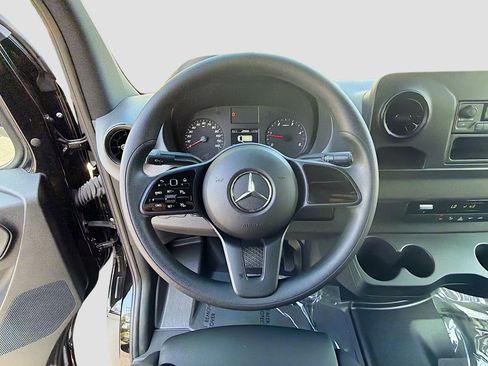 Used 2023 Mercedes-Benz Sprinter 3500 image 31