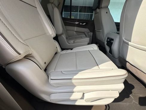 Used 2023 GMC Yukon Denali RWD image 6