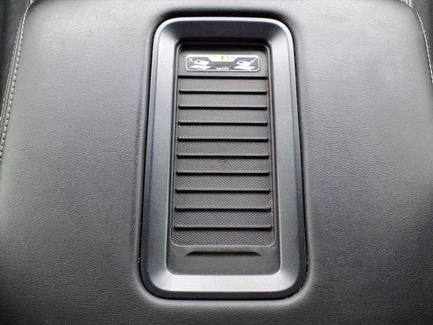 Used 2017 GMC Yukon SLT image 34