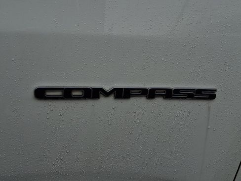 Used 2019 Jeep Compass Latitude image 31