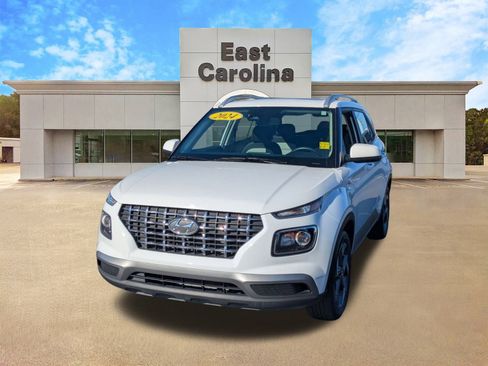 Used 2024 Hyundai Venue SEL image 7