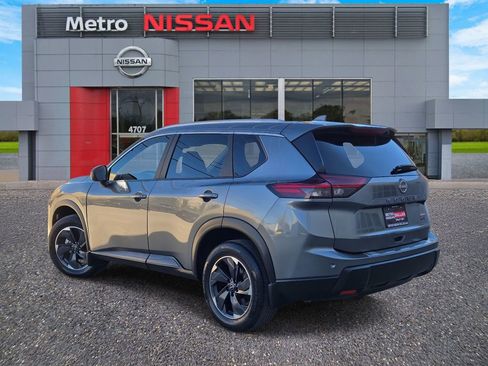 Used 2024 Nissan Rogue SV w/ SV Premium Package image 4