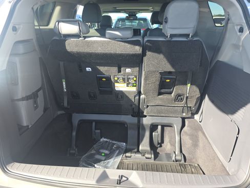 Used 2023 Toyota Sienna XLE image 24