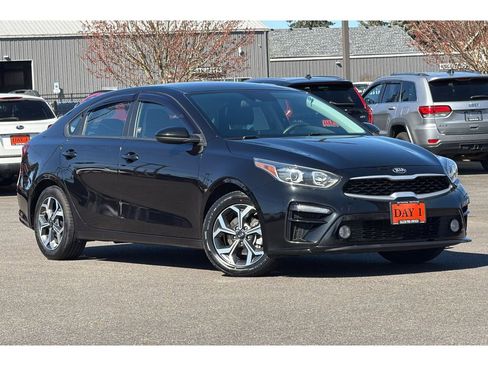 Used 2021 Kia Forte LXS image 2