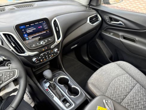 Used 2023 Chevrolet Equinox LT image 18
