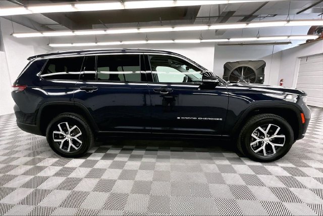 Used 2023 Jeep Grand Cherokee L Limited AWD/4WD image 14