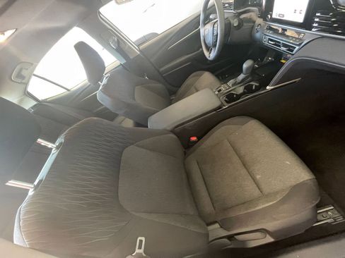 Used 2025 Toyota Camry LE image 34