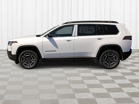 Used 2026 Jeep Cherokee Laredo AWD/4WD image 33