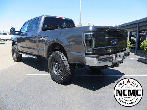 Used 2018 Ford F350 Lariat w/ Lariat Ultimate Package AWD/4WD image 3