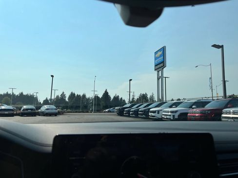 Used 2025 Volkswagen Jetta SE FWD image 17