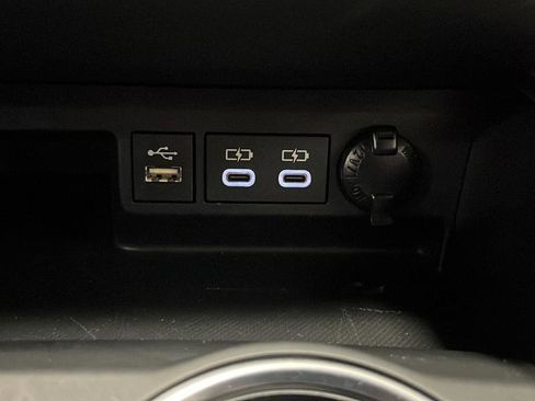 Used 2023 Toyota Highlander LE image 31