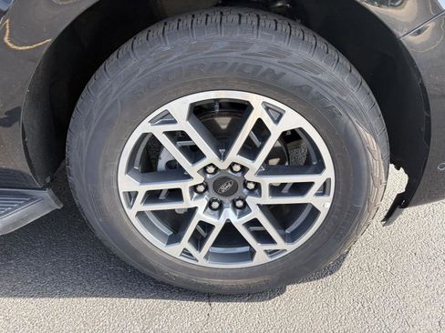 Used 2025 Ford Expedition Active AWD/4WD image 27