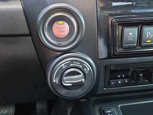 Used 2020 Nissan Titan PRO-4X w/ Pro-4x Convenience Package AWD/4WD image 27