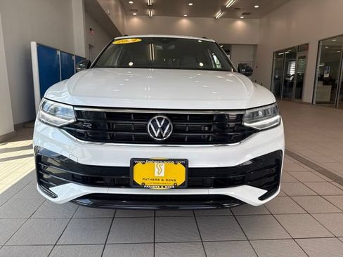 Used 2024 Volkswagen Tiguan SE R-Line AWD/4WD image 2