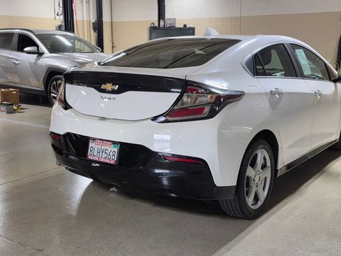 Used 2017 Chevrolet Volt LT w/ Comfort Package FWD image 11