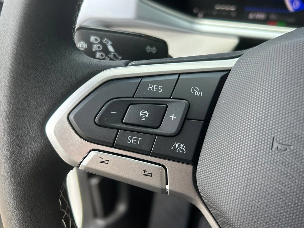 New 2026 Volkswagen Taos SE FWD image 20