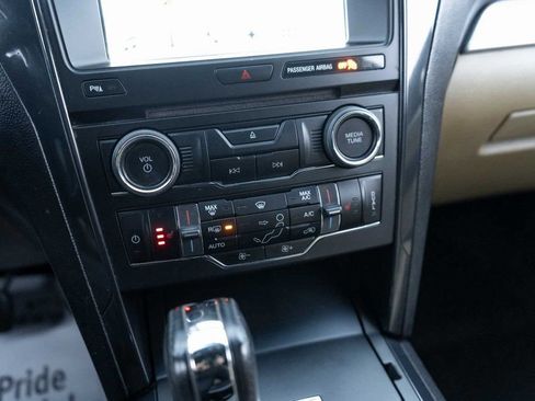 Used 2017 Ford Explorer XLT w/ Equipment Group 202A image 17