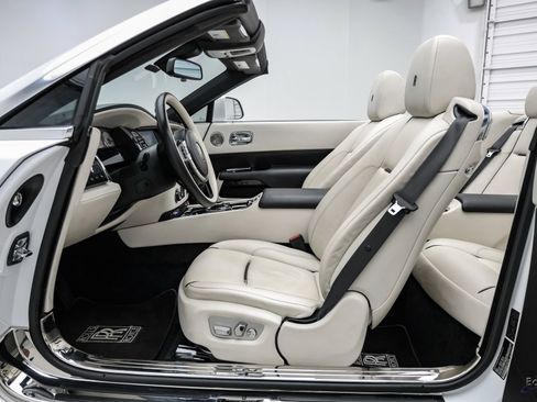 Used 2017 Rolls-Royce Dawn RWD image 46