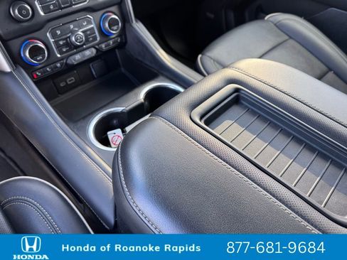 Used 2024 Chevrolet Suburban Premier image 39