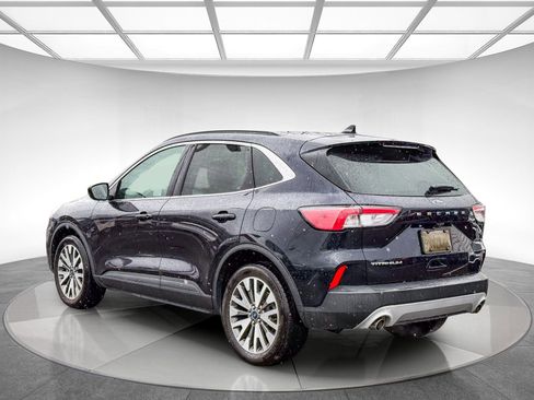 Used 2021 Ford Escape Titanium image 2