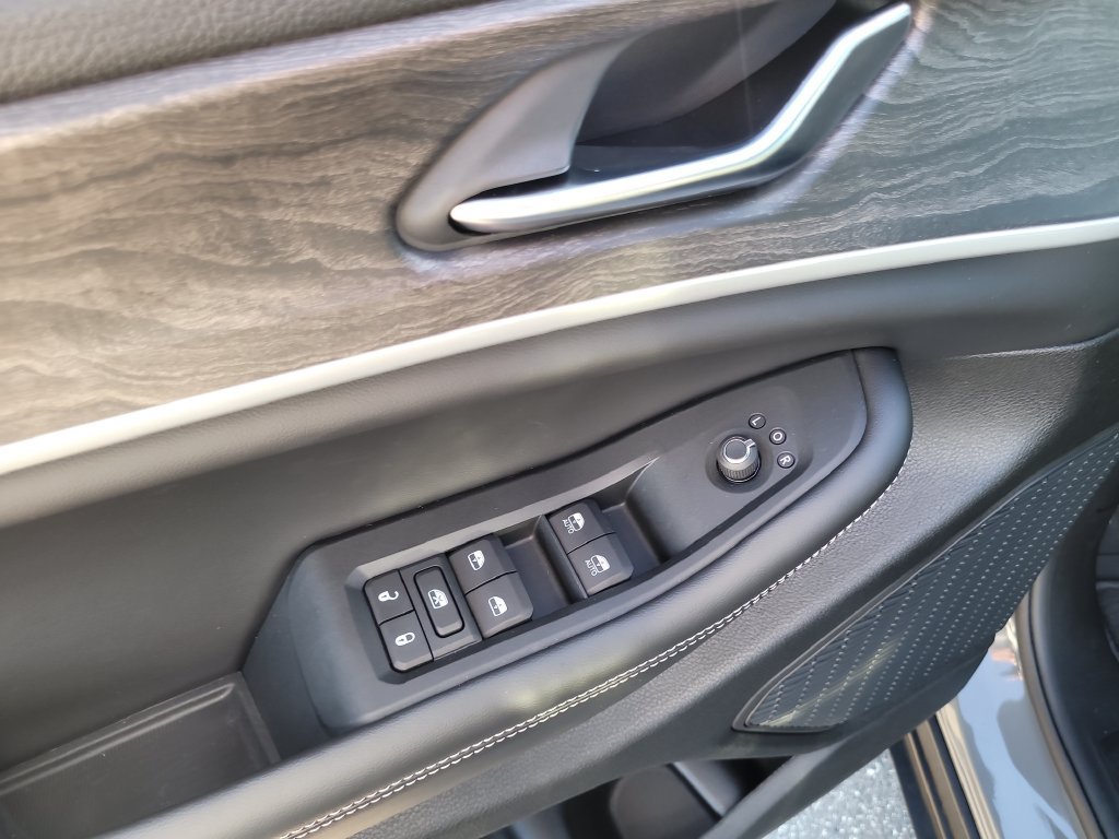 New 2027 Jeep Grand Cherokee Altitude AWD/4WD image 18