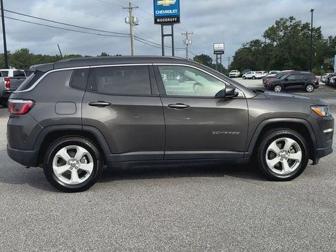Used 2018 Jeep Compass Latitude w/ Popular Equipment Group FWD image 9