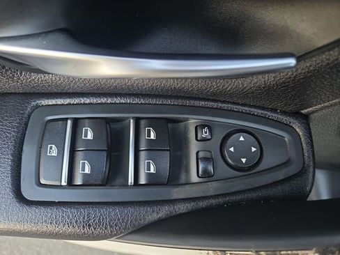 Used 2018 BMW 320i Sedan image 17