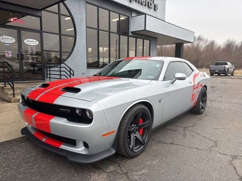 Used 2021 Dodge Challenger SRT Hellcat w/ Plus Package RWD image 2