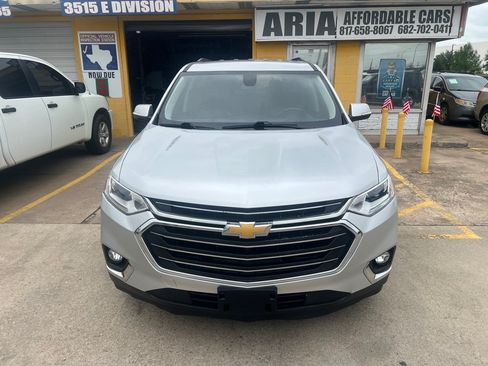 Used 2019 Chevrolet Traverse LT FWD image 2
