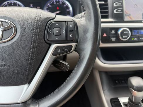 Used 2018 Toyota Highlander XLE FWD image 15